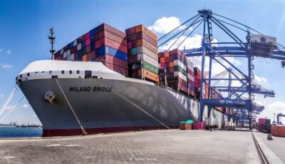 ميناء دمياط يستقبل 18 سفينة تجارية